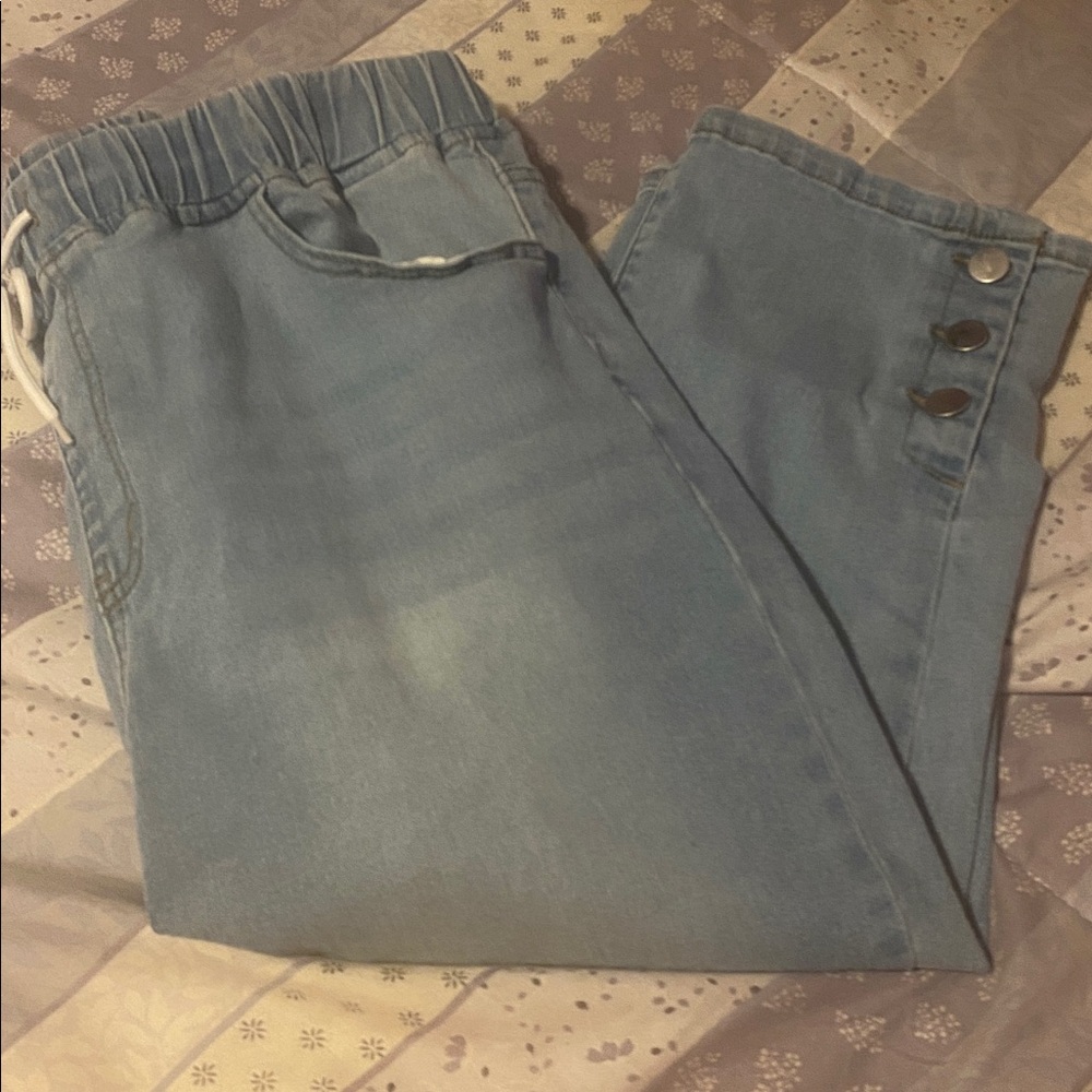 💙SHEIN Light Blue Capris with Button Detail